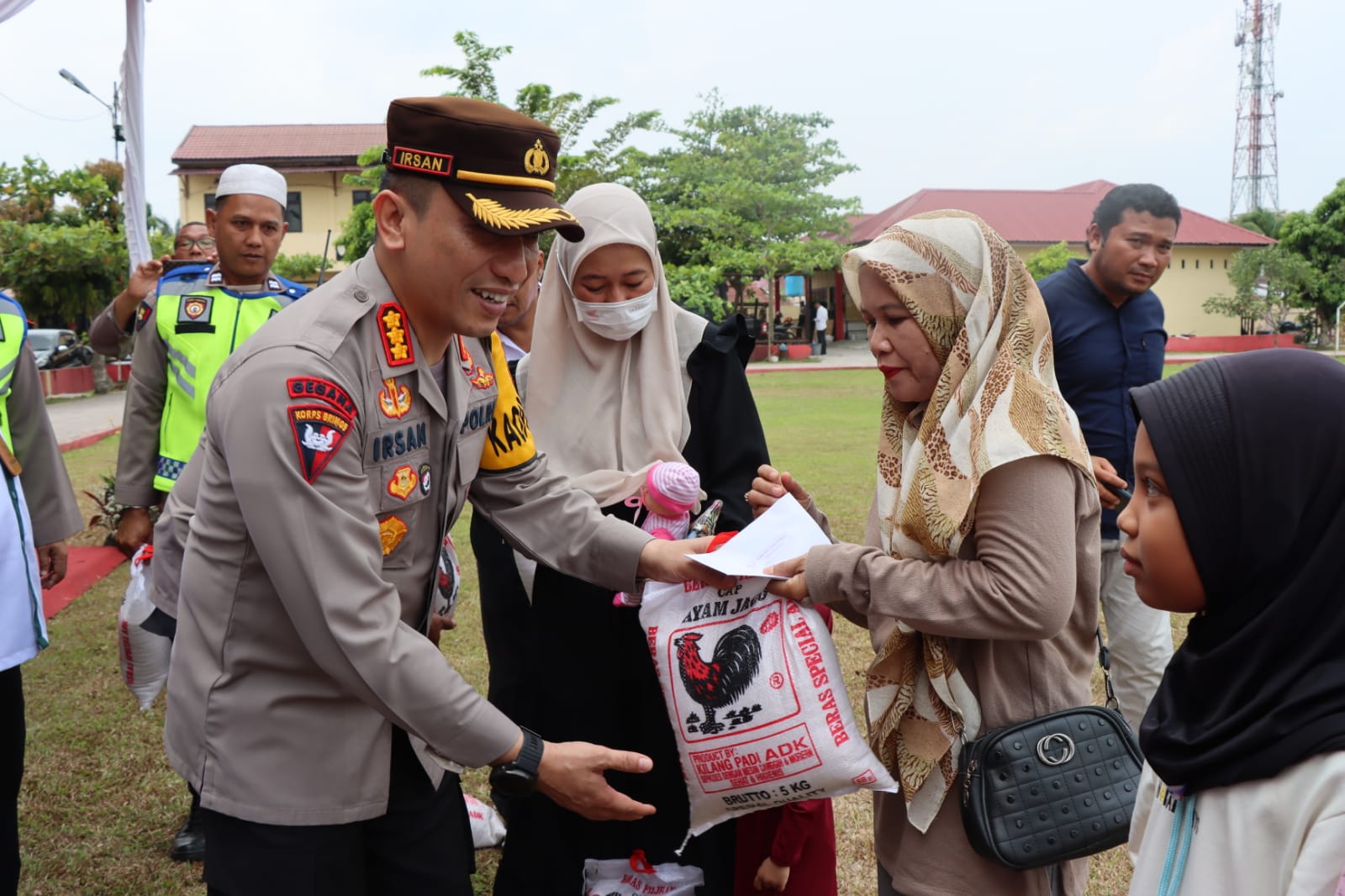 Unit Pengumpul Zakat (UPZ) Polresta Deli Serdang Bagikan Zakat Profesi Polri Kepada 50 Penerima