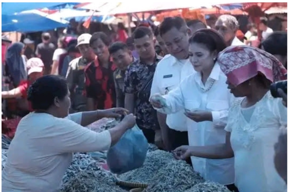 Bupati Dairi Melakukan Operasi Pasar Murah Jelang Idul Fitri Bersama TPID