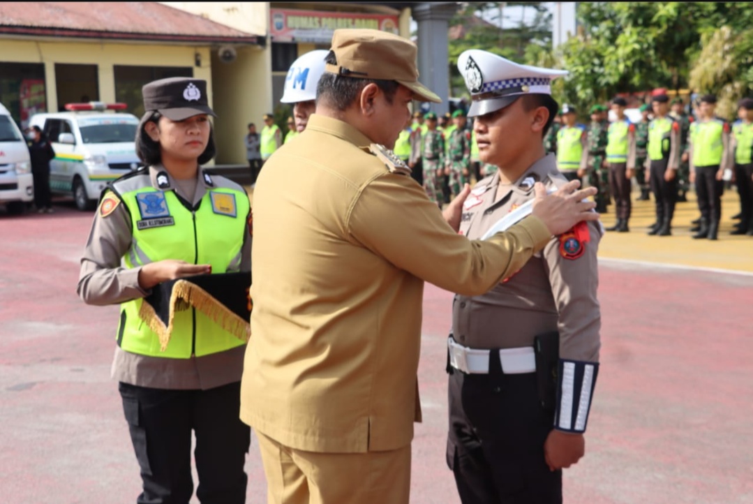 Bupati Dairi Pimpin Apel Gelar Pasukan Ops Ketupat Toba 2023 Di Mapolres Dairi