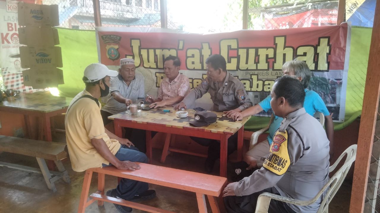 Polsek Stabat Dengarkan Keluhan Masyarakat Lewat Jumat Curhat