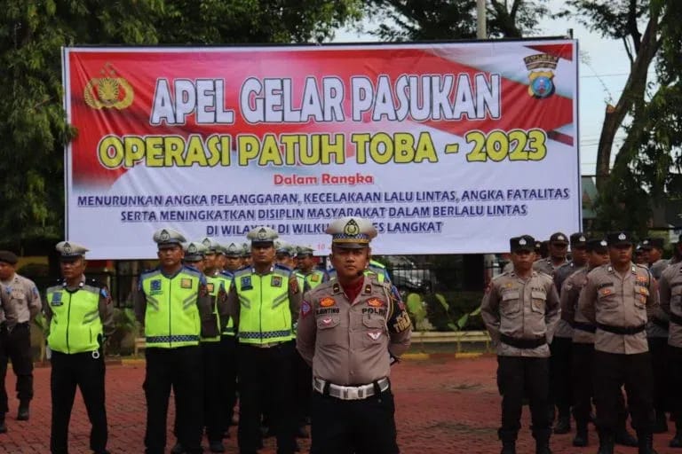 Polres Langkat Melaksanakan Giat Gelar Pasukan Operasi Patuh Toba 2023