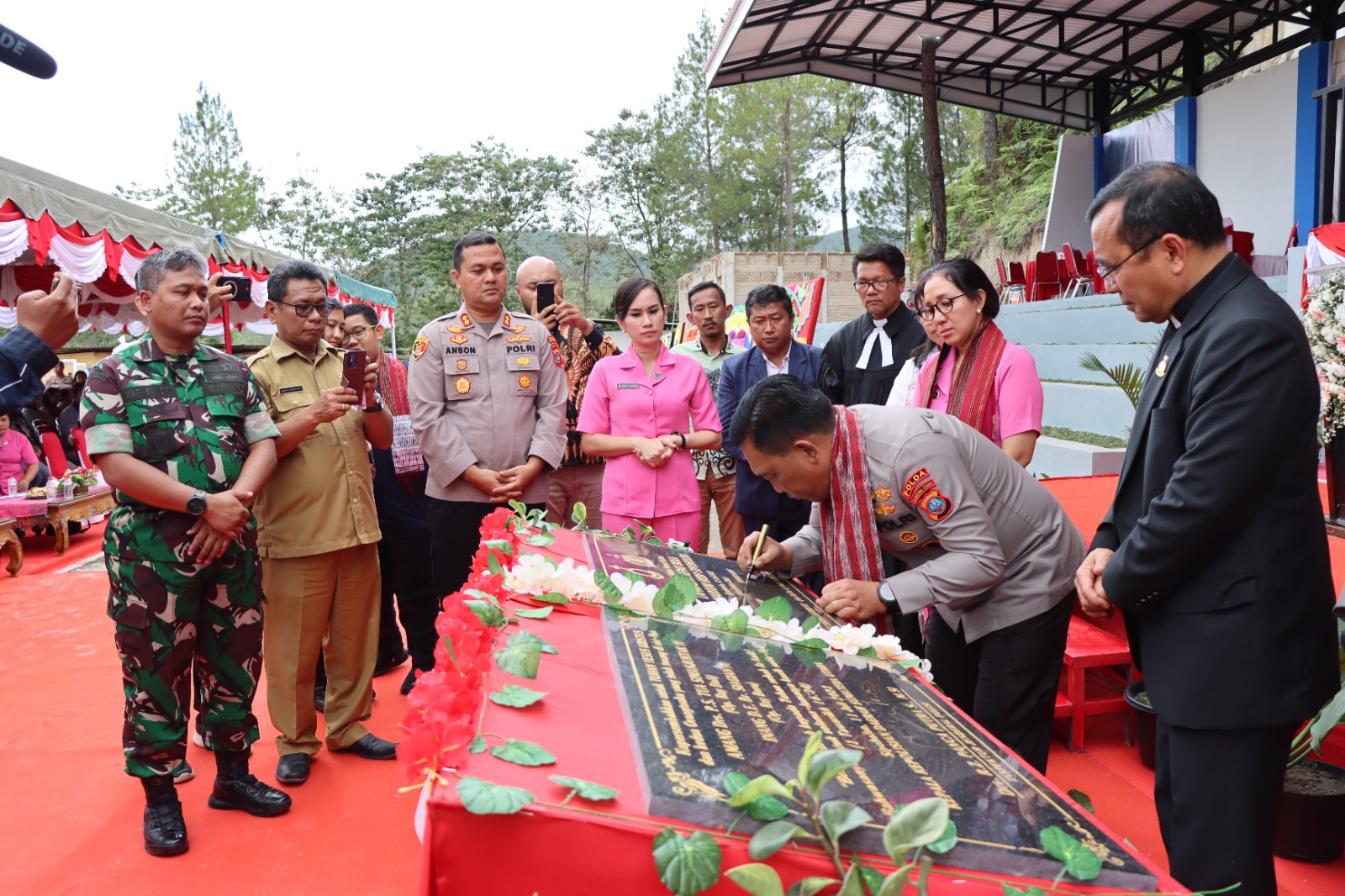 Resmikan Lapangan Sepakbola di Taput, Kapolda Sumut : Semangat Kembangkan Diri di Bidang Olahraga