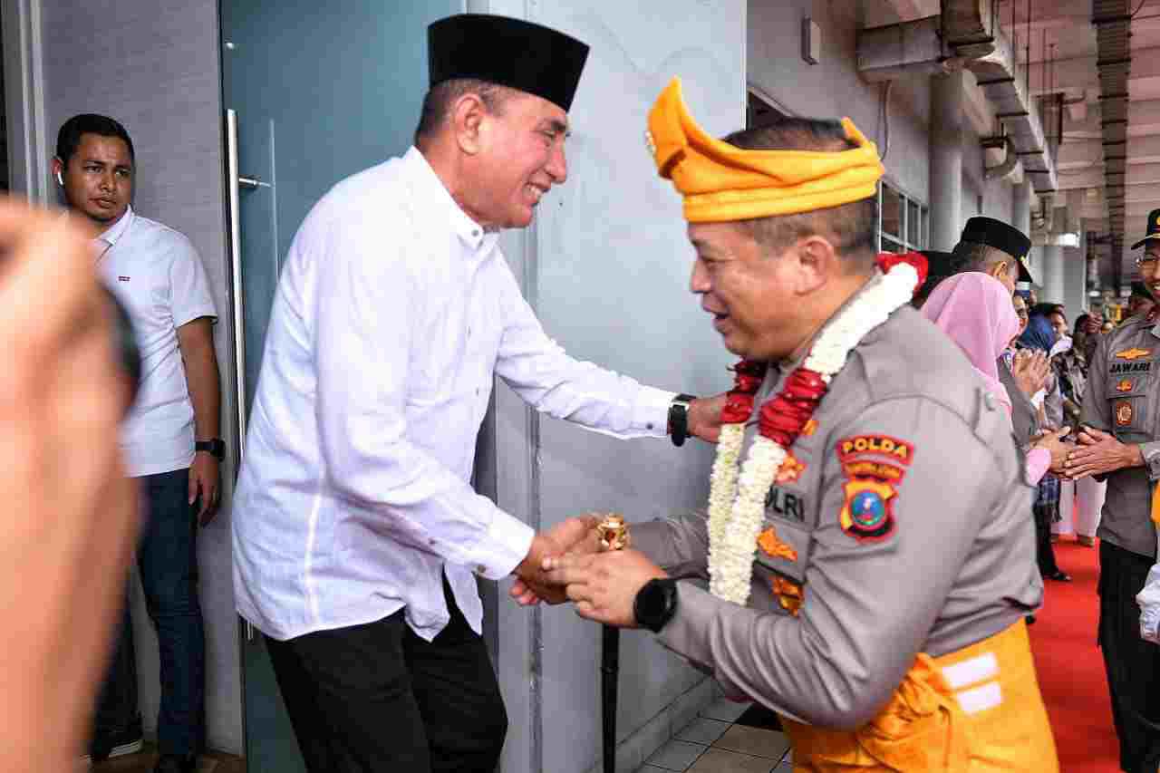 Kapolda Sumut Irjen Pol Agung Setya Tiba di KNIA dan Tunaikan Salat di Masjid Raya Al Mashun