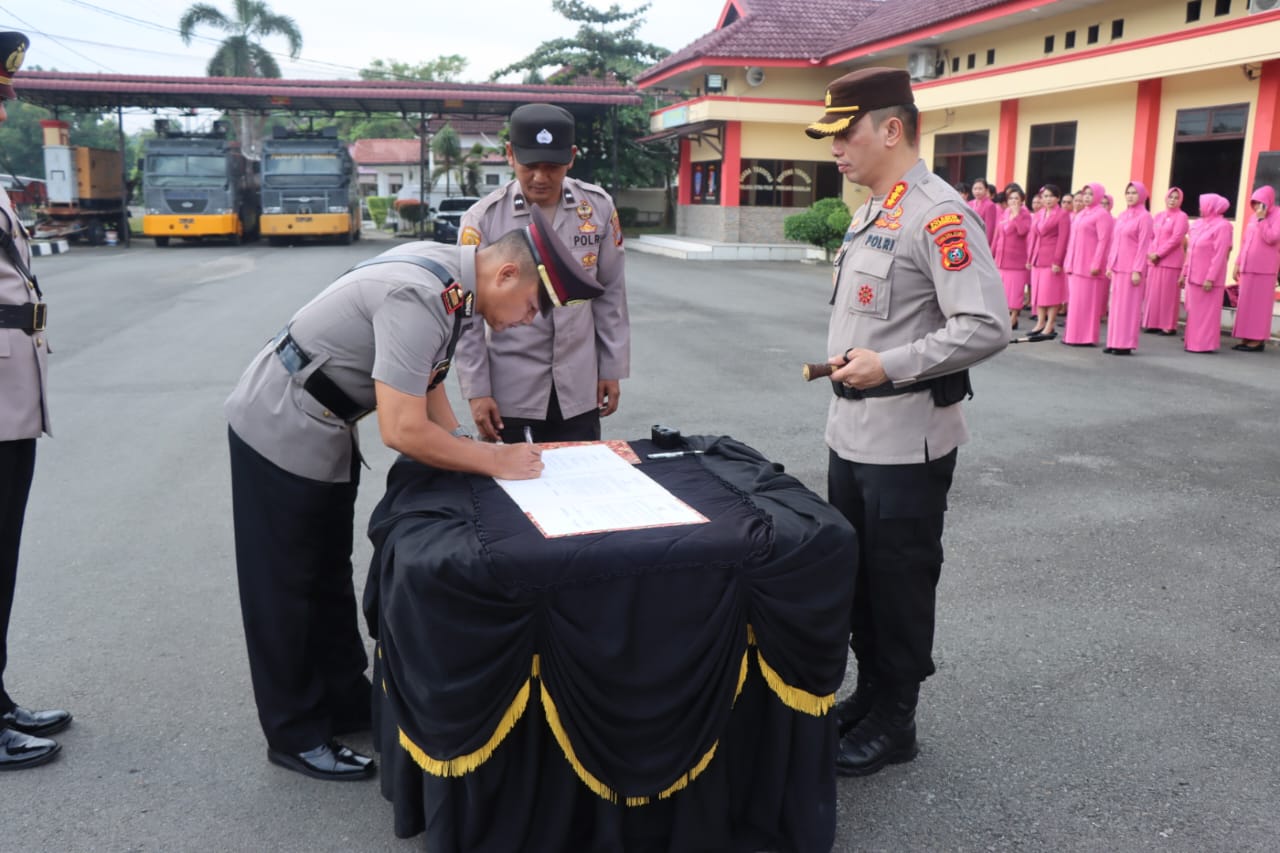 Kapolresta Deli Serdang Pimpin Sertijab Kasat Reskrim Dan Kapolsek Galang