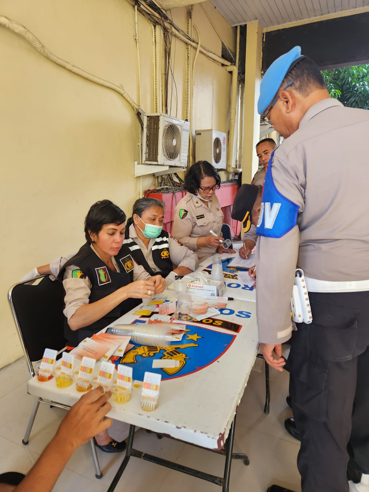 5 Program Commander Wish Kapolda Sumut, Propam Polresta Deli Serdang Laksanakan Test Urine Personil