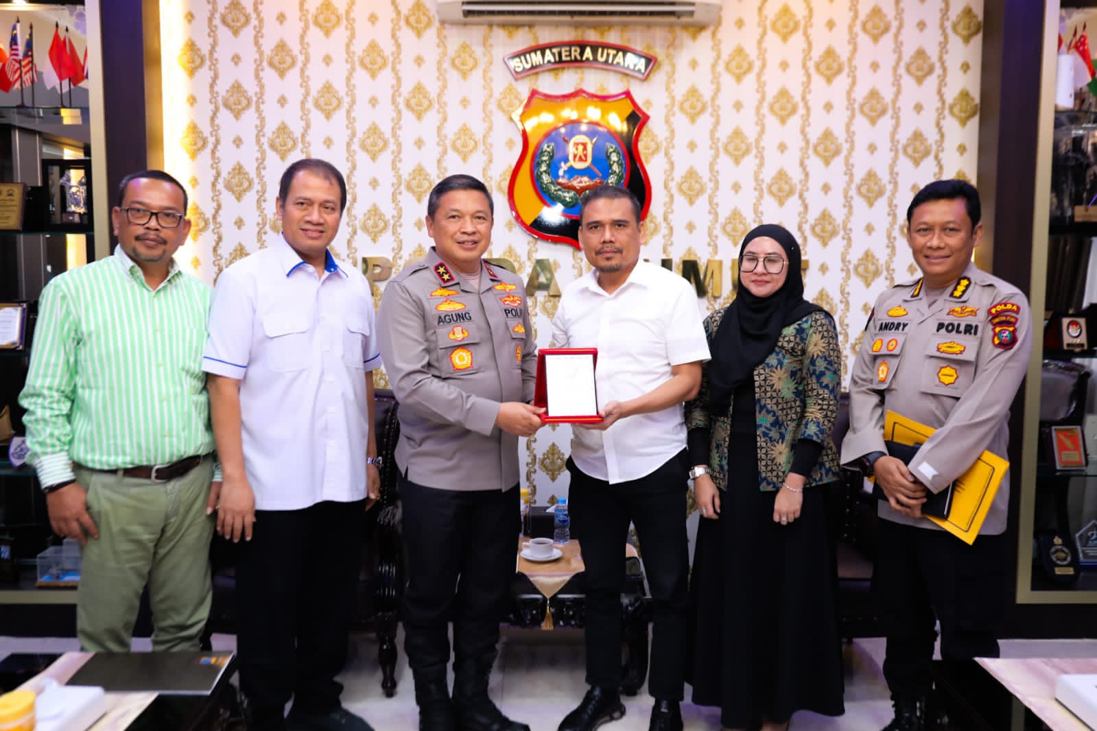 Kapolda Sumut Terima Kunjungan Silatuhrahmi Pengurus DPD. K.A.I ( Kongres Advokat Indonesia ) Sumut
