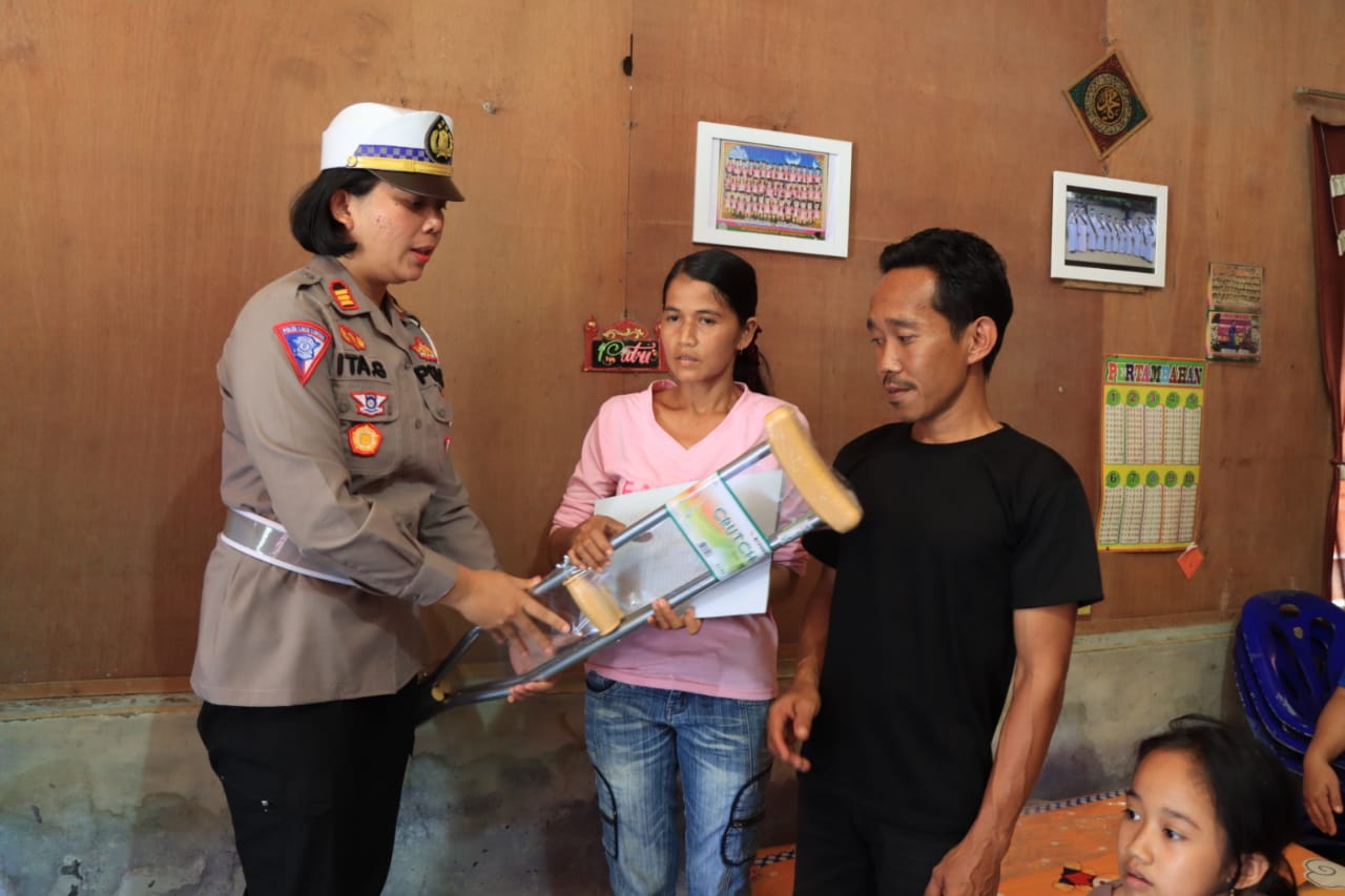 Sat lantas Polres Binjai Kunjungi Korban Laka Lantas