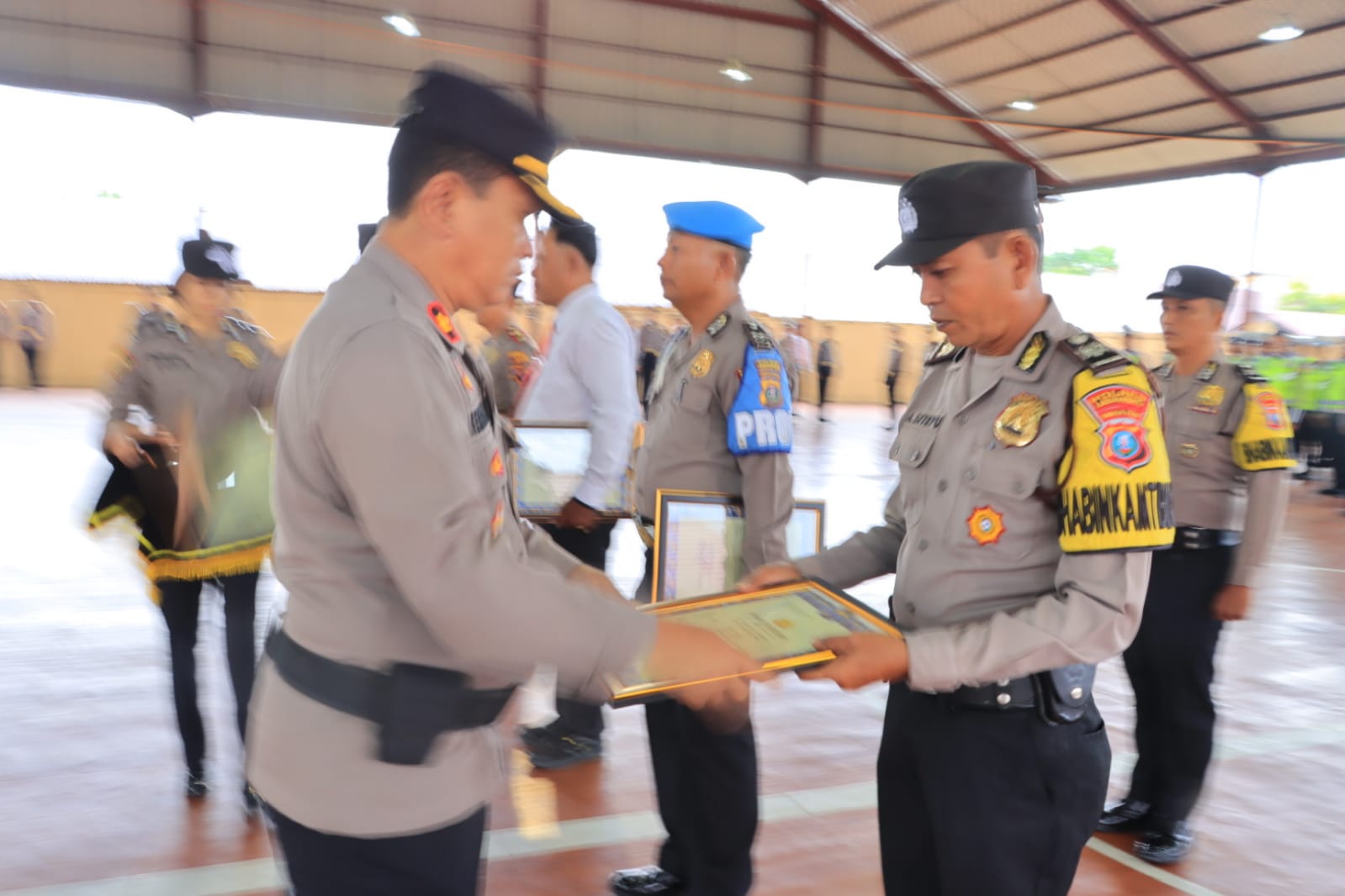 Kapolres Labuhanbatu Beri Penghargaan Untuk 7 Personil Polsek Panai Tengah