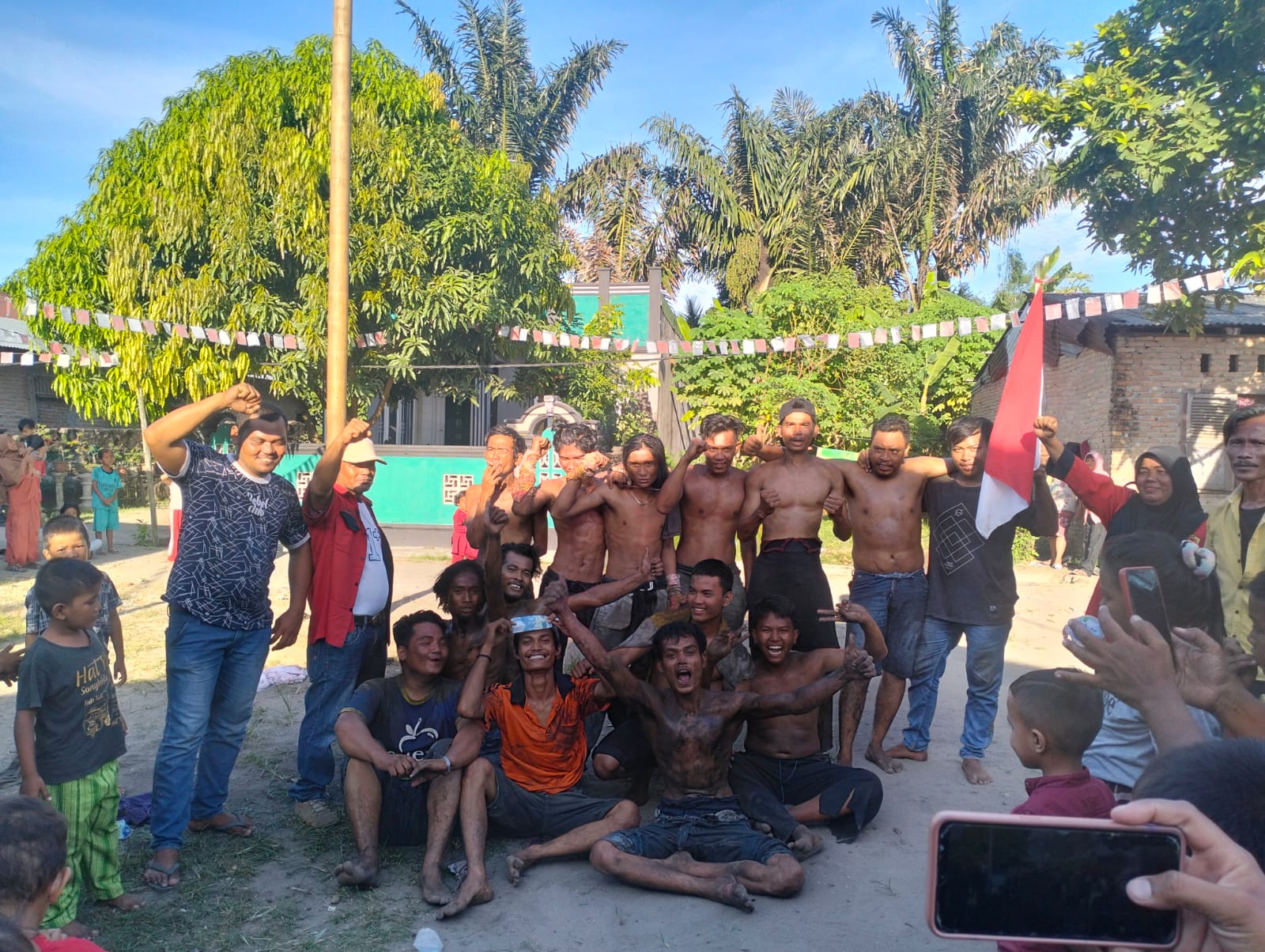 Merayakan HUT RI Ke-78 DPK Percut LSM Terkams Menggelar Berbagai Perlombaan,Utama Panjat Pinang