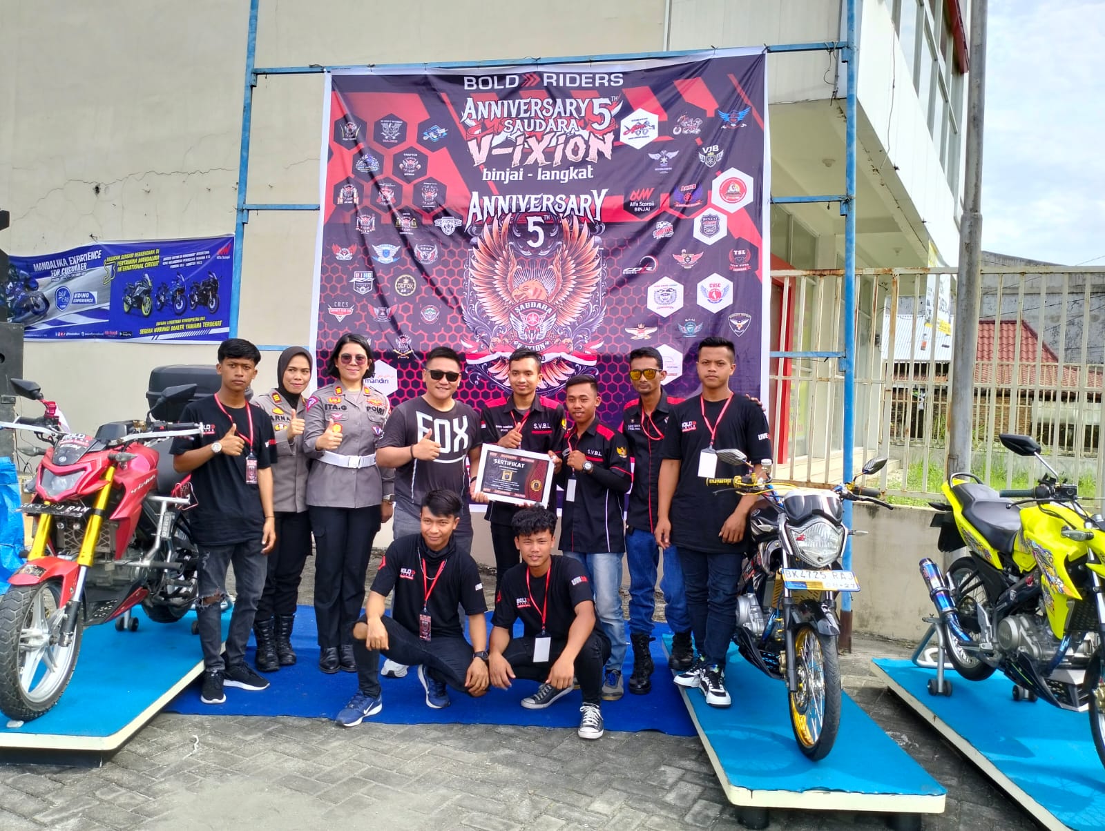 Kapolres Binjai terima plakat penghargaan dari Komunitas Bikers Mitra Polri