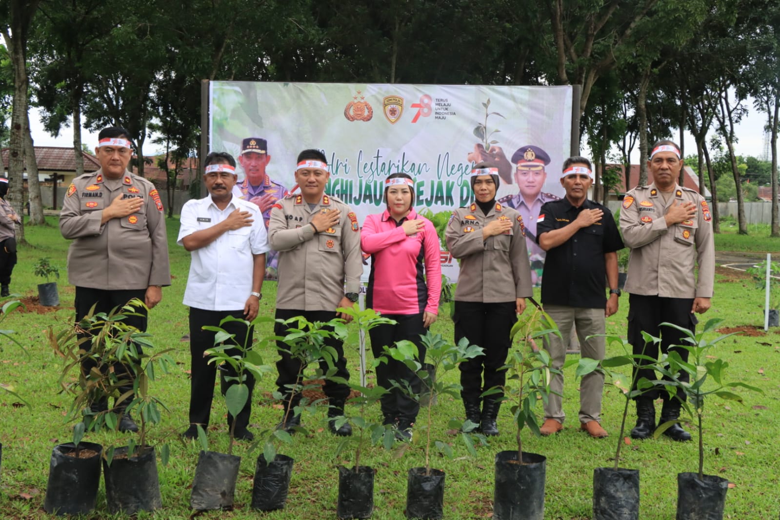 Polres Binjai Laksanakan Penanaman Pohon Dengan Cara Serentak