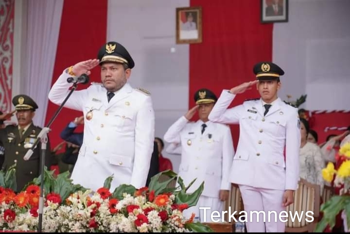 Bupati Pakpak Bharat FBT Pimpinan Upacara Dalam Peringatan Detik Detik Proklamasi Kemerdekaan RI Ke 78 Tahun 2023