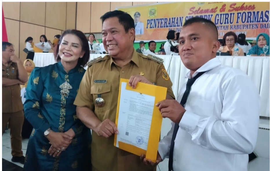 Bupati Dairi Serahkan SK ke 514 Guru P3K