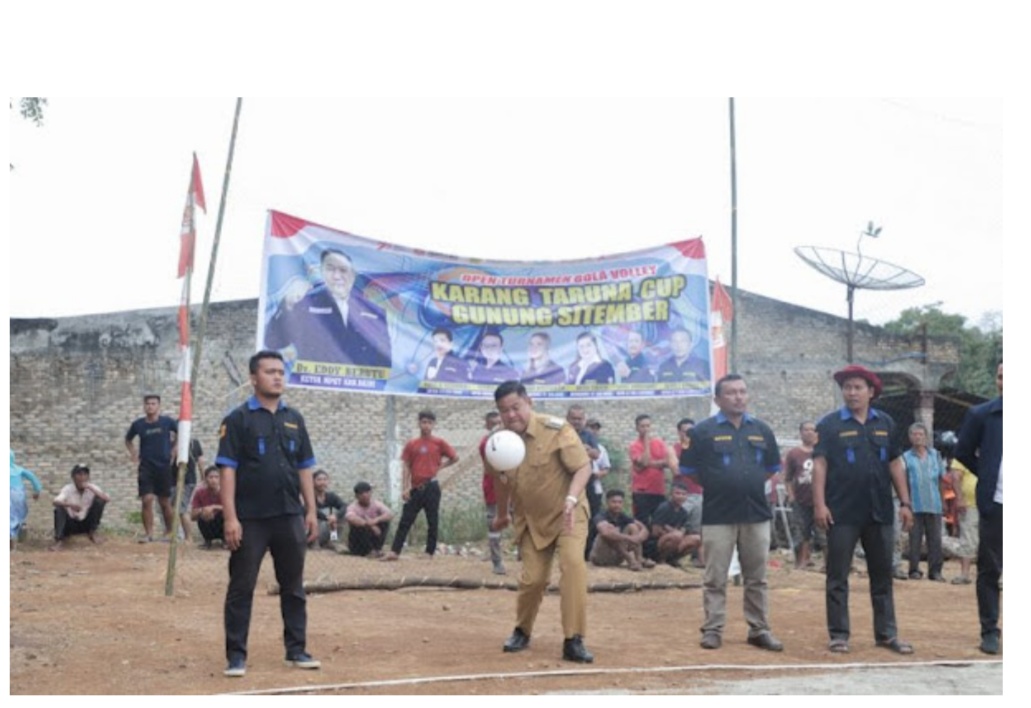 Bupati Dairi Buka Turnamen voli karang Taruna cup