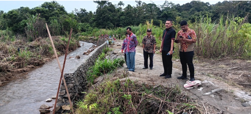 Wabup Dairi Sidak Proyek: Diduga Melanggar Aturan Dan  Sesuai Spesifikasi, Harus Dibongkar