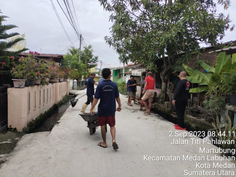 Peduli Kebersihan, Rutan Kelas I Labuhan Deli Kumham Sumut Lakukan Bersih-Bersih Lingkungan Rutan