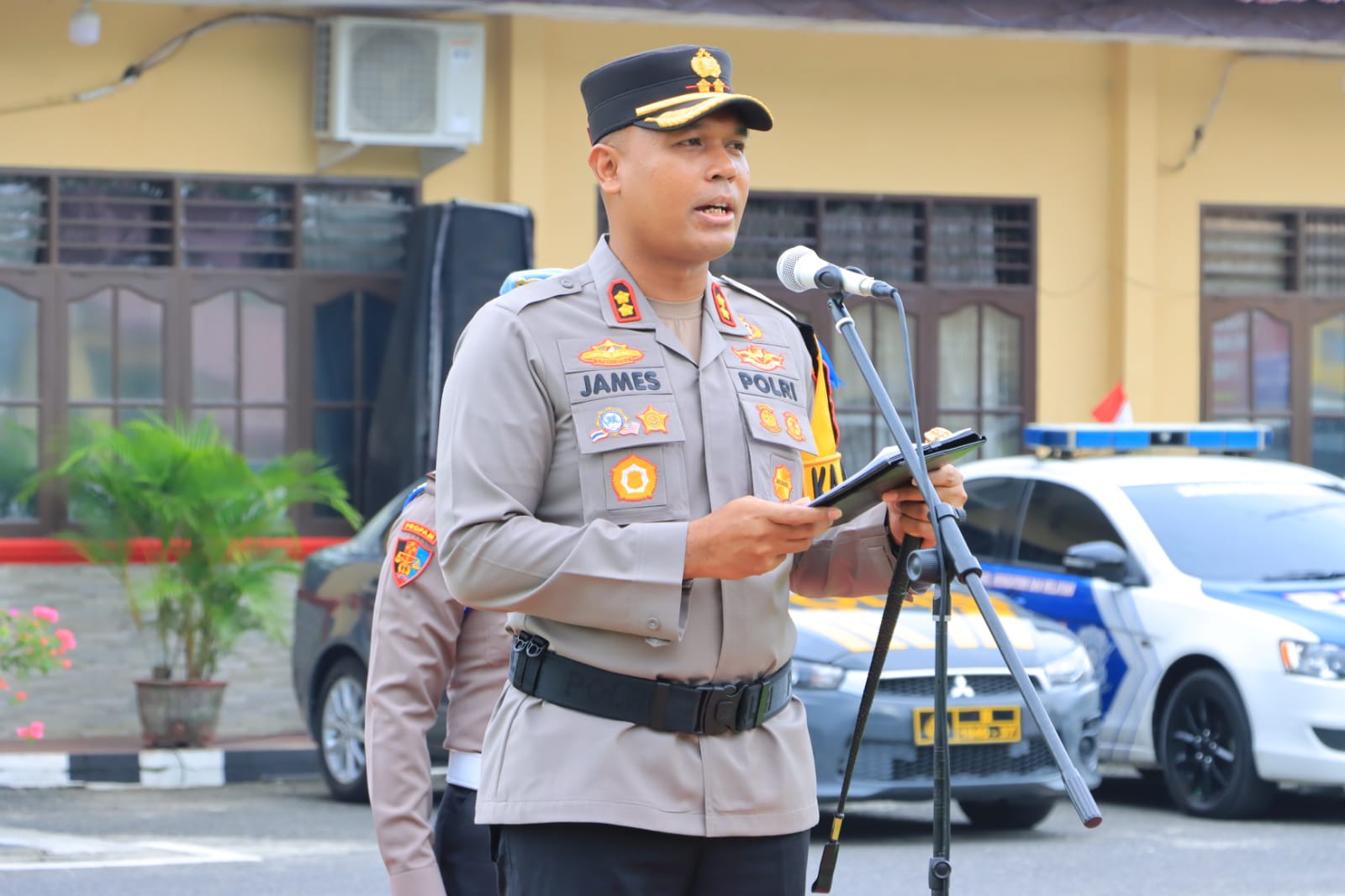 Kapolres Labuhanbatu Pimpin Pelaksanaan Apel Gelar Pasukan Operasi Zebra Toba 2023 Wilayah Polres Labuhanbatu