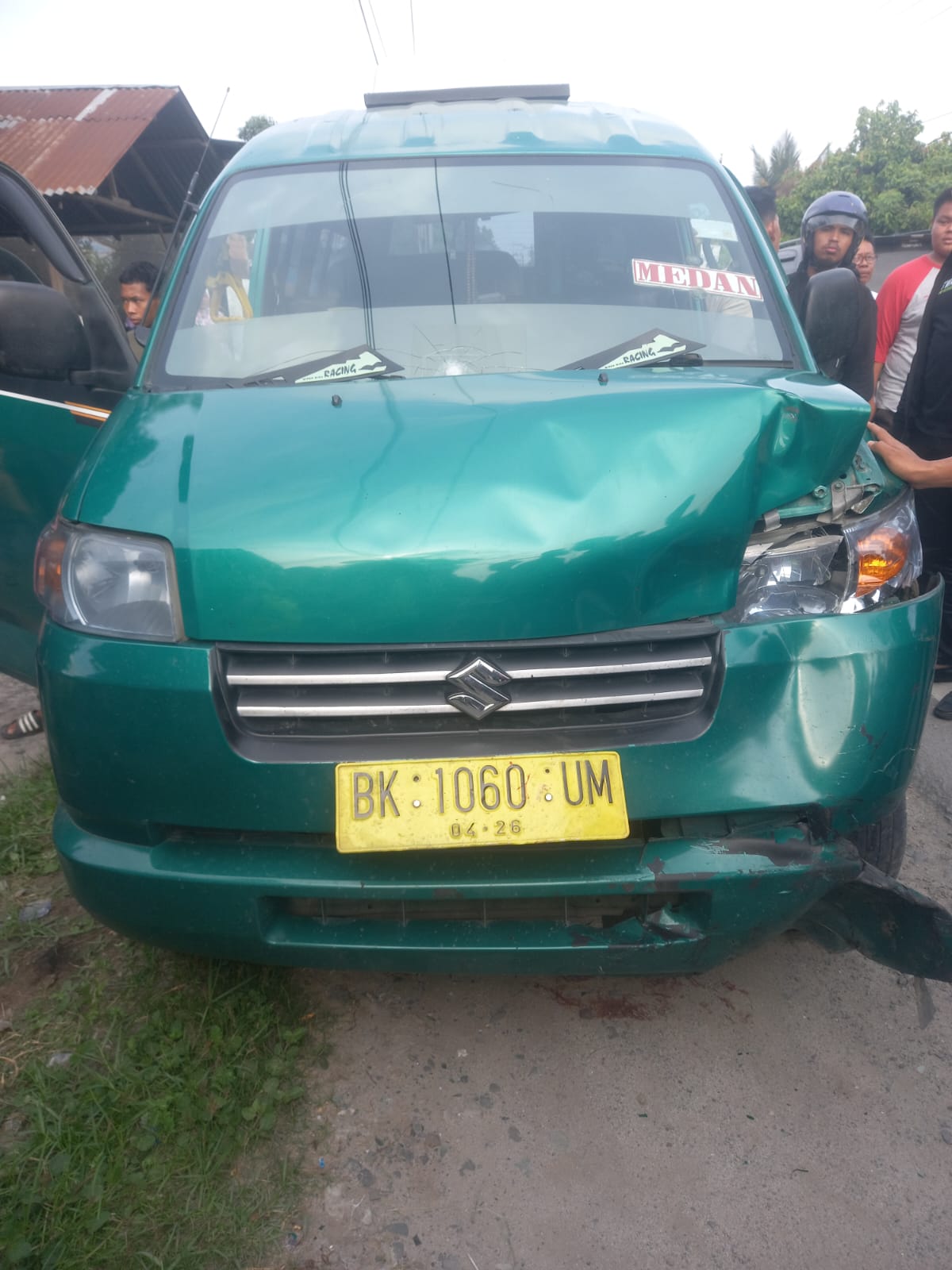 Angkutan Umum Rajawali Tabrak Pemotor Di Jalinsum KM.42-43 Sergai