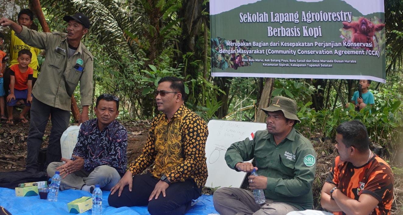 Wabup Tapsel Lakukan Penyuluhan Pertanian Kopi Plus Motivasi Petani Desa Batusatail