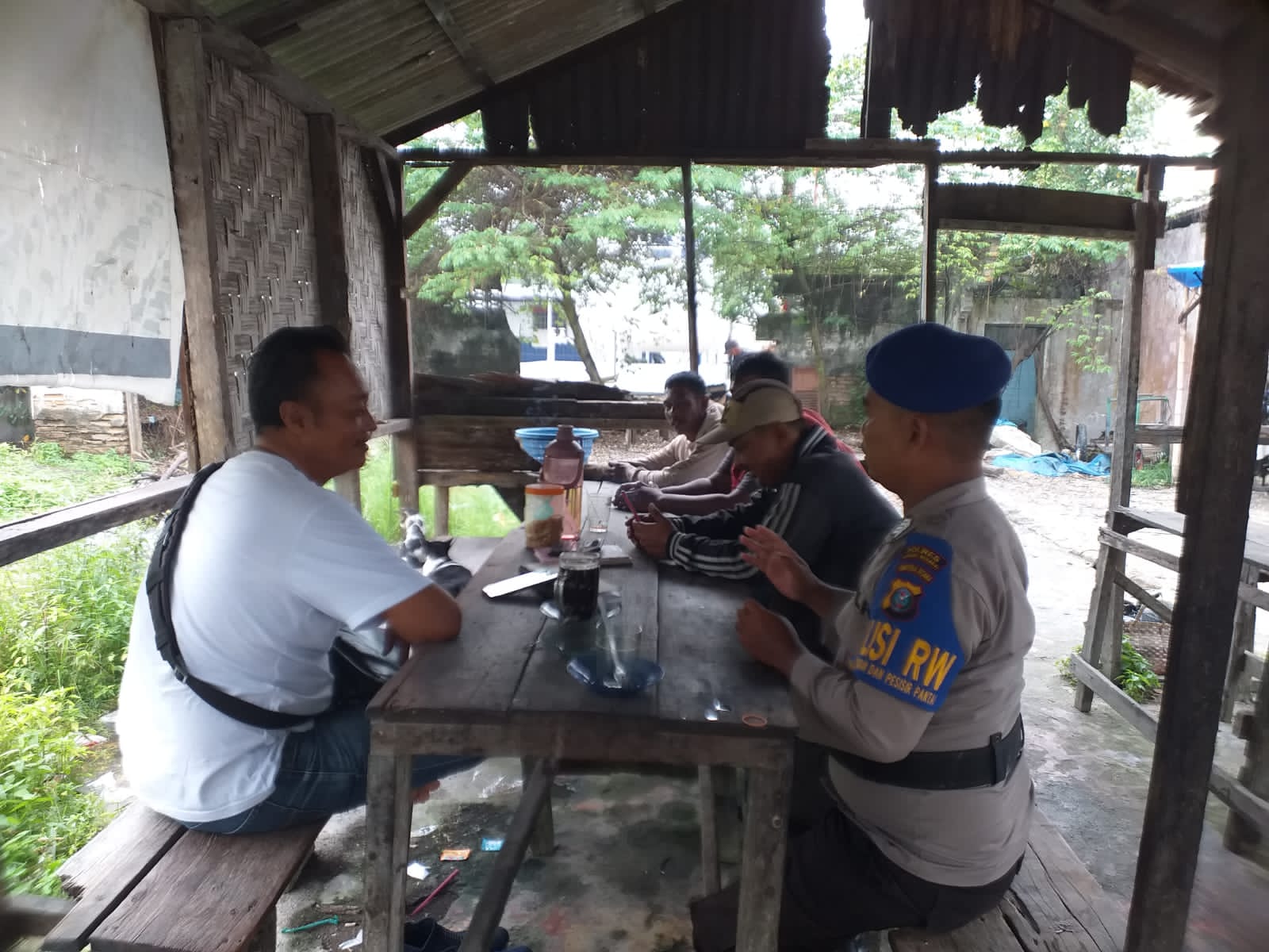 Personil Sat Pol Airud Polres Sergai Laksanakan Giat Monitoring Serta Binluh Dan Dikmas Pada Nelayan