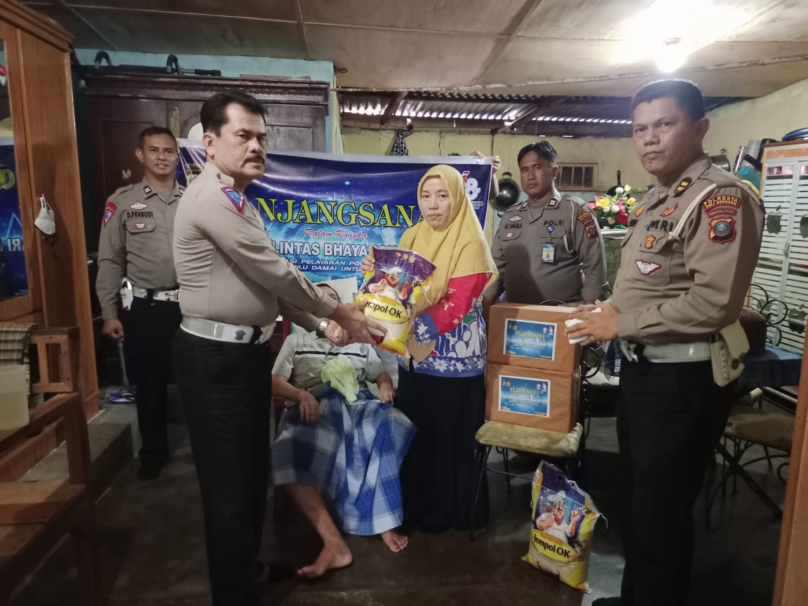 Sambut HUT Lantas Bhayangkara ke-68, Sat Lantas Polresta Deli Serdang Gelar Anjangsana ke rumah Anggota Polri yang sakit menahun