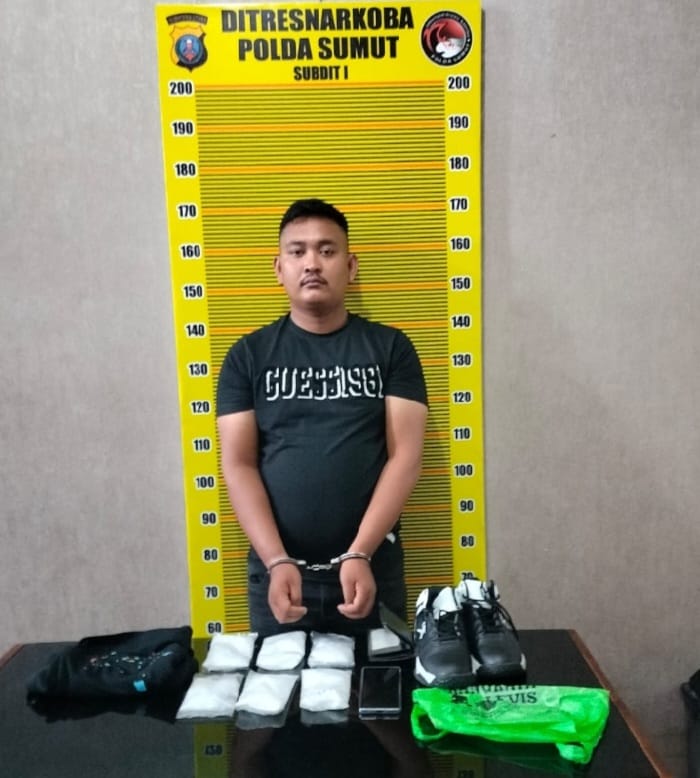 Selundupkan sabu didalam sepatu, dua pemuda dibekuk Polda Sumut di Bandara Kualanamu