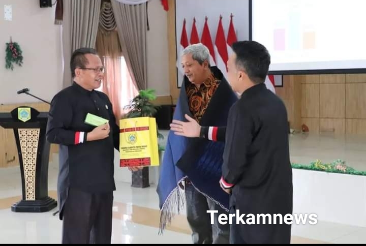 Bappelitbangda Bersama Unit Advokasi Kebijakan dan KemitraanTNP2K Laksanakan Pemutahiran di Balai Sada Arih