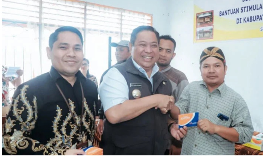Bupati Dairi Hadiri Sosialisasi Bedah Rumah 100 Unit