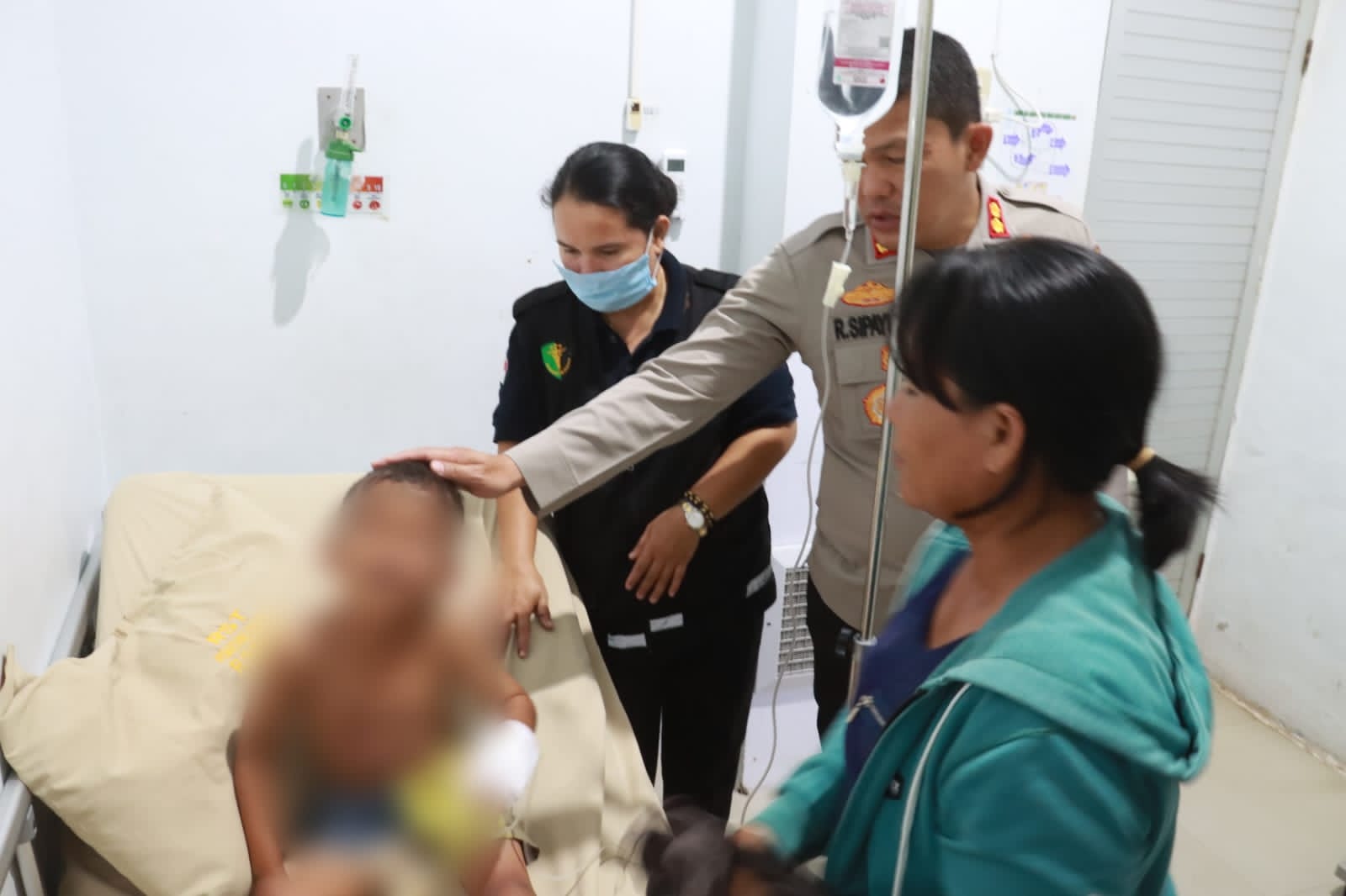 Korban dianiaya Tante, dibawa Polres Simalungun ke Rumah Sakit