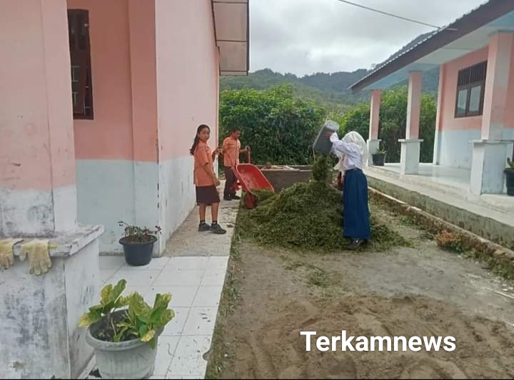 SMP N 2 Satu Atap Salak Buat Sebuah Terobosan Baru Kelola Sampah Jadi Kompos Organik