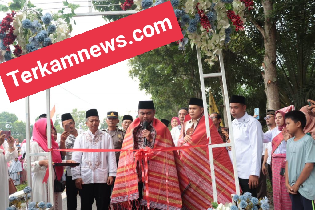 Peresmian Jalan Desa Oleh Bupati Sergai H.Darma Wijaya dan Wakil Bupati Sergai H.Adlin Tambunan.