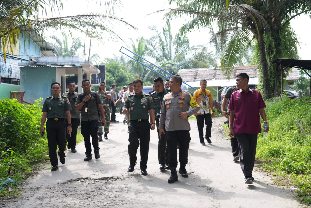 Kapolda Sumut dan Pangdam Gerebek Lokasi Judi dan Narkoba di Kutalimbaru