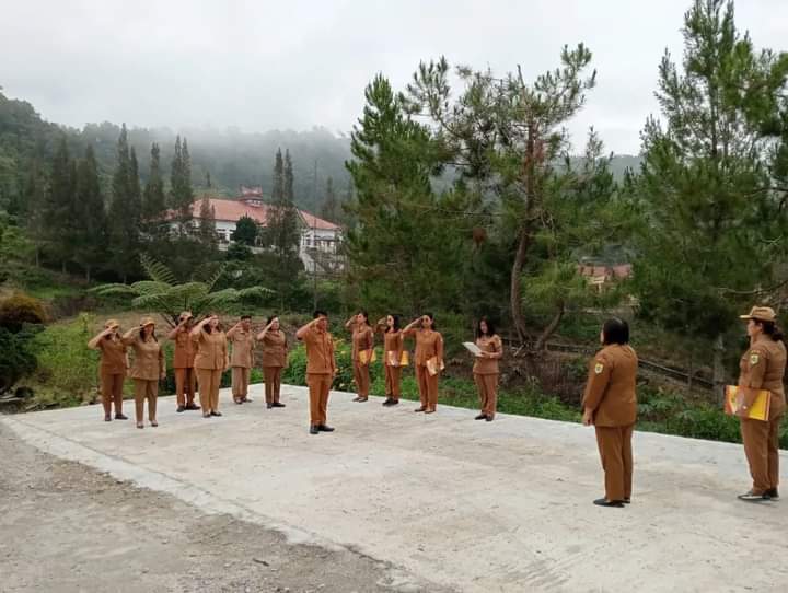 Pagi ini Upacara di Kantor Perijinan Terpadu Satu Pintu dan Penanaman Modal Kabupaten Pakpak Bharat