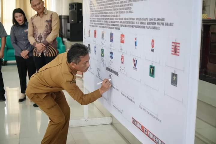 Bawaslu Pakpak Bharat Gelar Rapat Koordinasi Bersama Stakeholder Pengembangan Fungsi Strategis Kelembagaan Sekaligus Deklarasi Kampanye Damai Pemilu 2024 di Pakpak Bharat