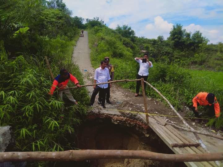 Pemerintah Pakpak Bharat Melalui BPBD dan Forkopimcam STTU Julu dan Pemerintah Desa Bergerak Cepat ke Lokasi Longsor