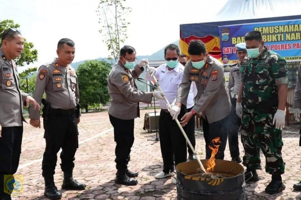 Kepolisian Resort Pakpak Bharat Menggelar Pemusnahan Barang Bukti Narkoba di Lapangan Mapolres Pakpak Bharat