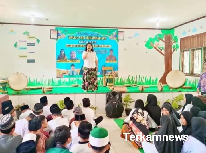 Suasana Peringatan Maulid Nabi Muhammad SWA di SMPN 1 Kerajaan Berjalan Khidmat