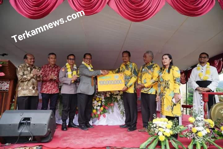 Pemkab Pakpak Bharat Berikan Bantuan Hibah Dalam Rangka Kegiatan Pesparani Katolik