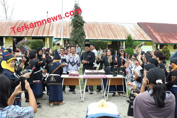 Ribuan Guru dan Pelajar Merayakan Momen 25 November Sebagai Hari Guru Nasional