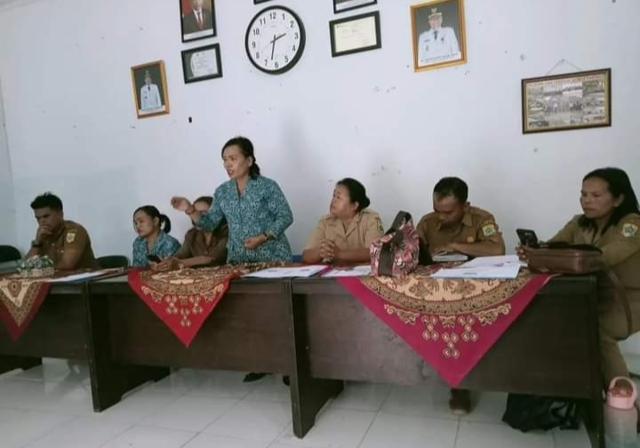 Ketua TP PKK Kecamatan Tinada Ny. Roma Hendri Solin Mengunjungi Beberapa Desa Yang Ada di Kecamatan Ini