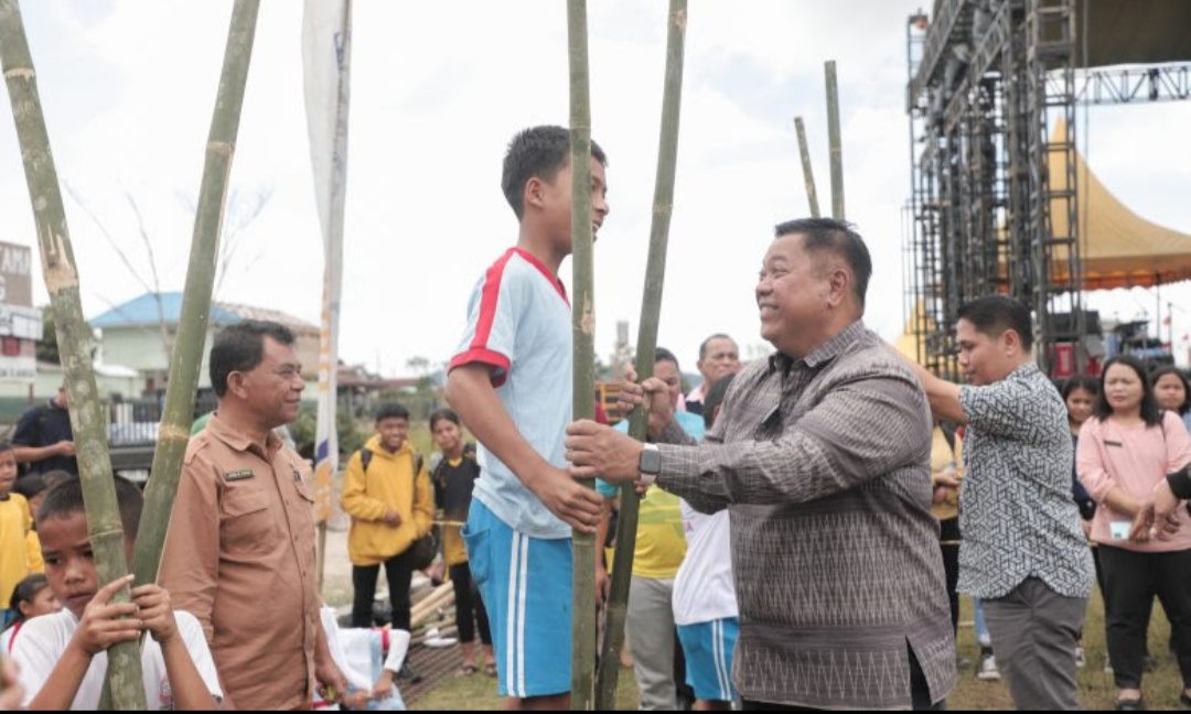 Bupati Saksikan Permainan Tradisional Anak