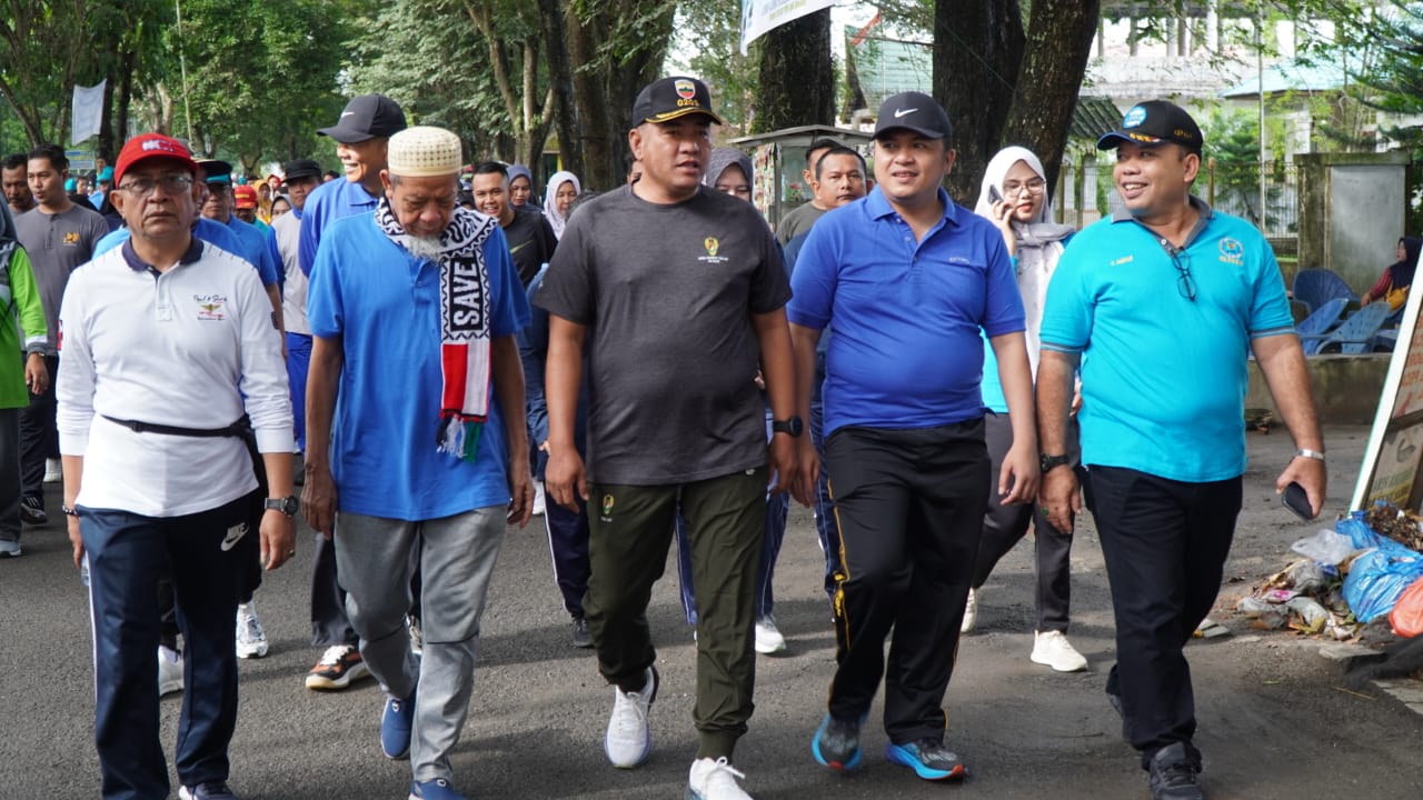 Kapolres Langkat Bersama Ferkopimda Langkat Laksanakan Gerak Jalan Santai