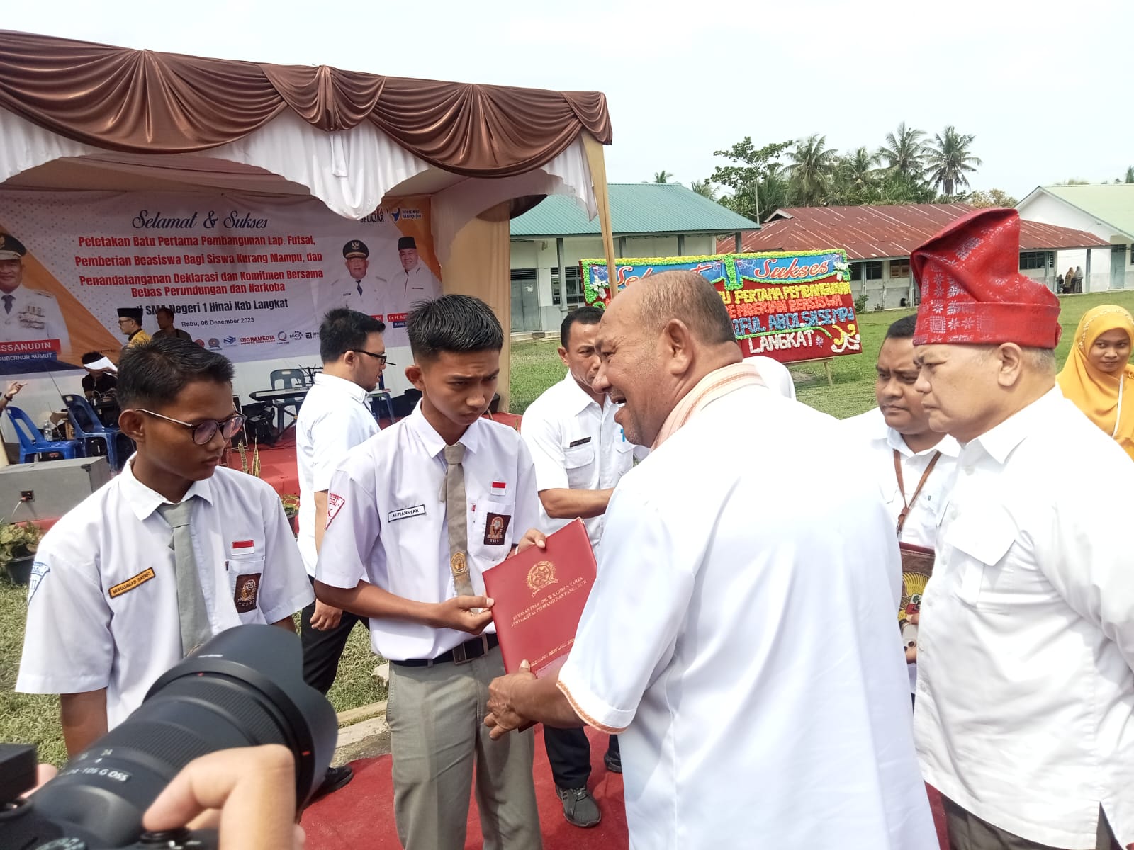 Peletakan Batu Pertama Pembangunan Lapangan Futsal Dan Deklarasi Bebas Perudungan/Bulli Dan Narkoba di SMA Negeri I Hinai