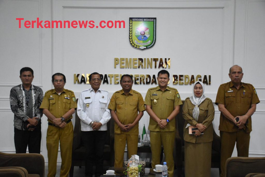 Bupati Serdang Bedagai Darma Wijaya dan Wakil Bupati Sergai Adlin Tambunan Menerima Audiensi BNN dan KONI
