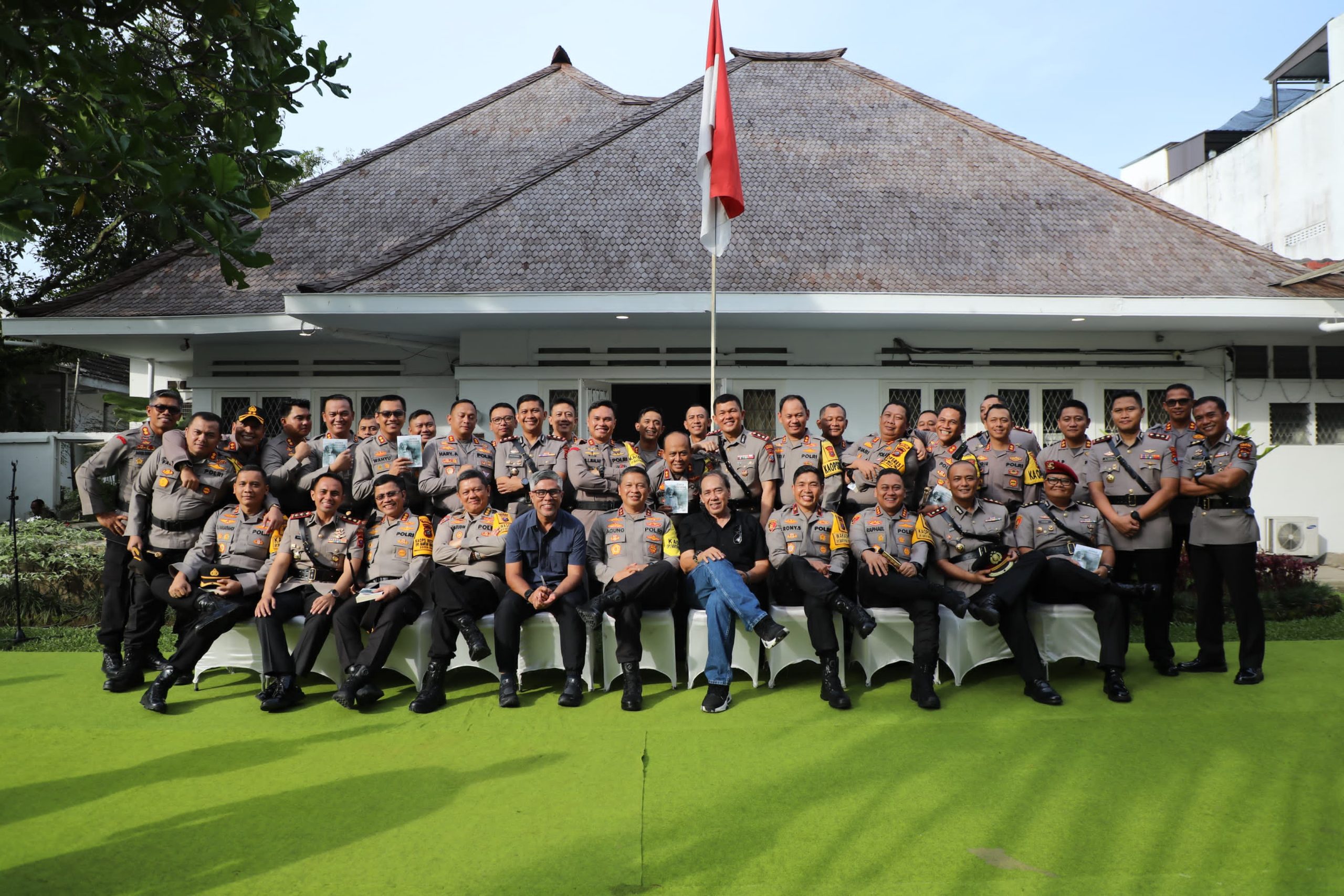 Dirumah Dinas Hoegeng Iman Santoso, Kapolda Sumut Berpesan Kesederhanaan Kejujuran Dan Pemberani