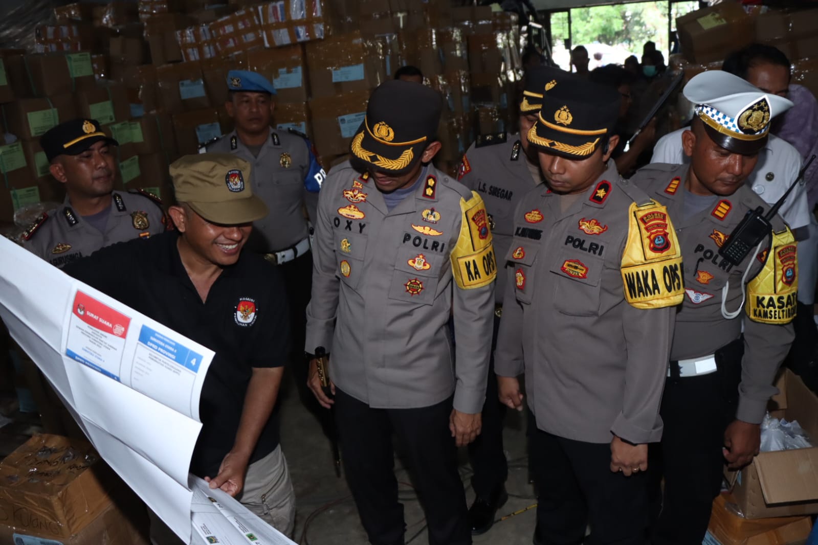 Polres Sergai Melakukan Monitoring Gudang Logistik Pemilu 2024 Di Gudang Logistik III KPU Sergai, Di GOR Perbaungan
