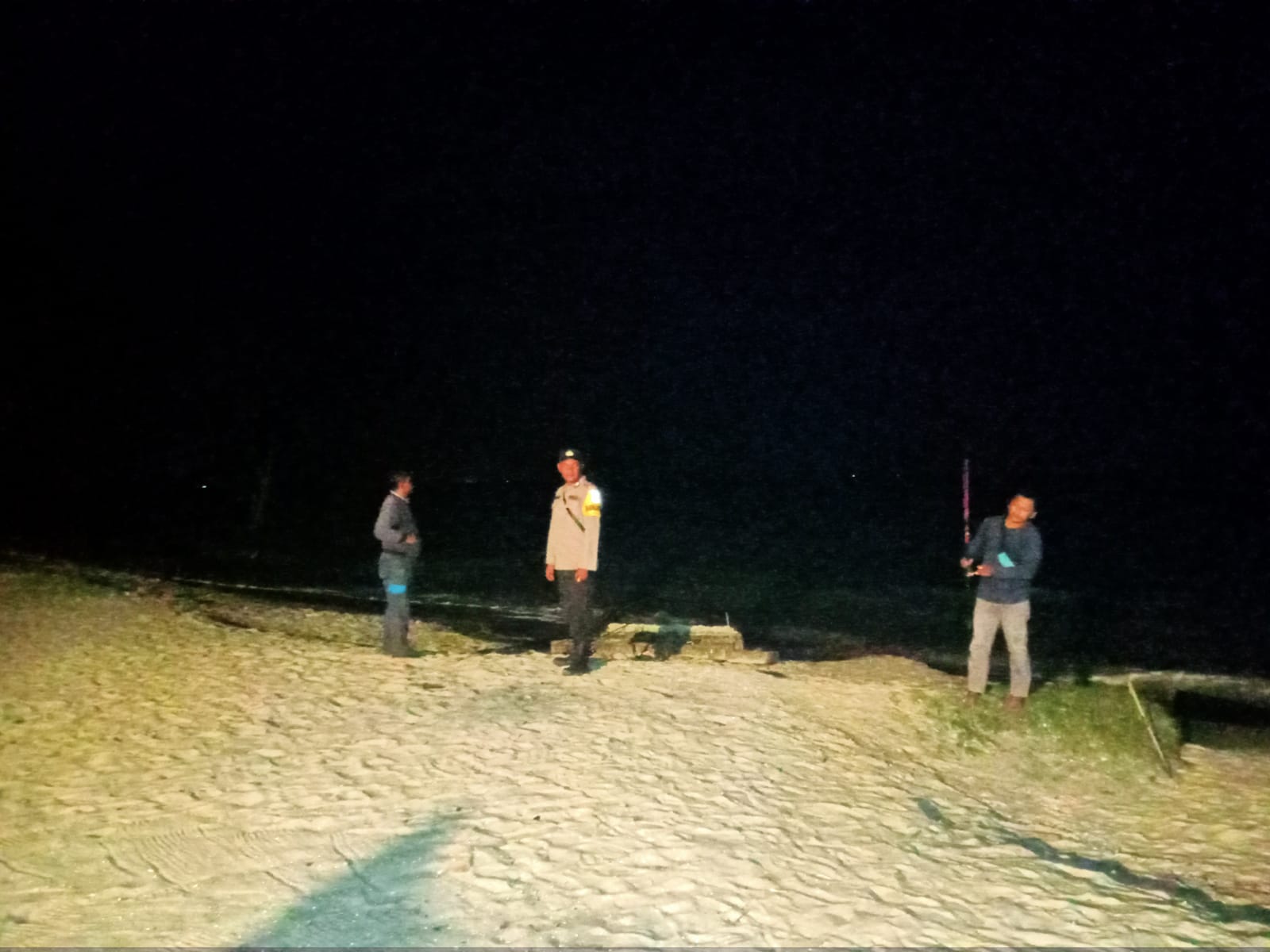 Personil Polsek Tanjung Beringin Polre Sergai Laksanakan Patroli Dan Pemantauan Wilayah Pesisir Pantai Merdeka