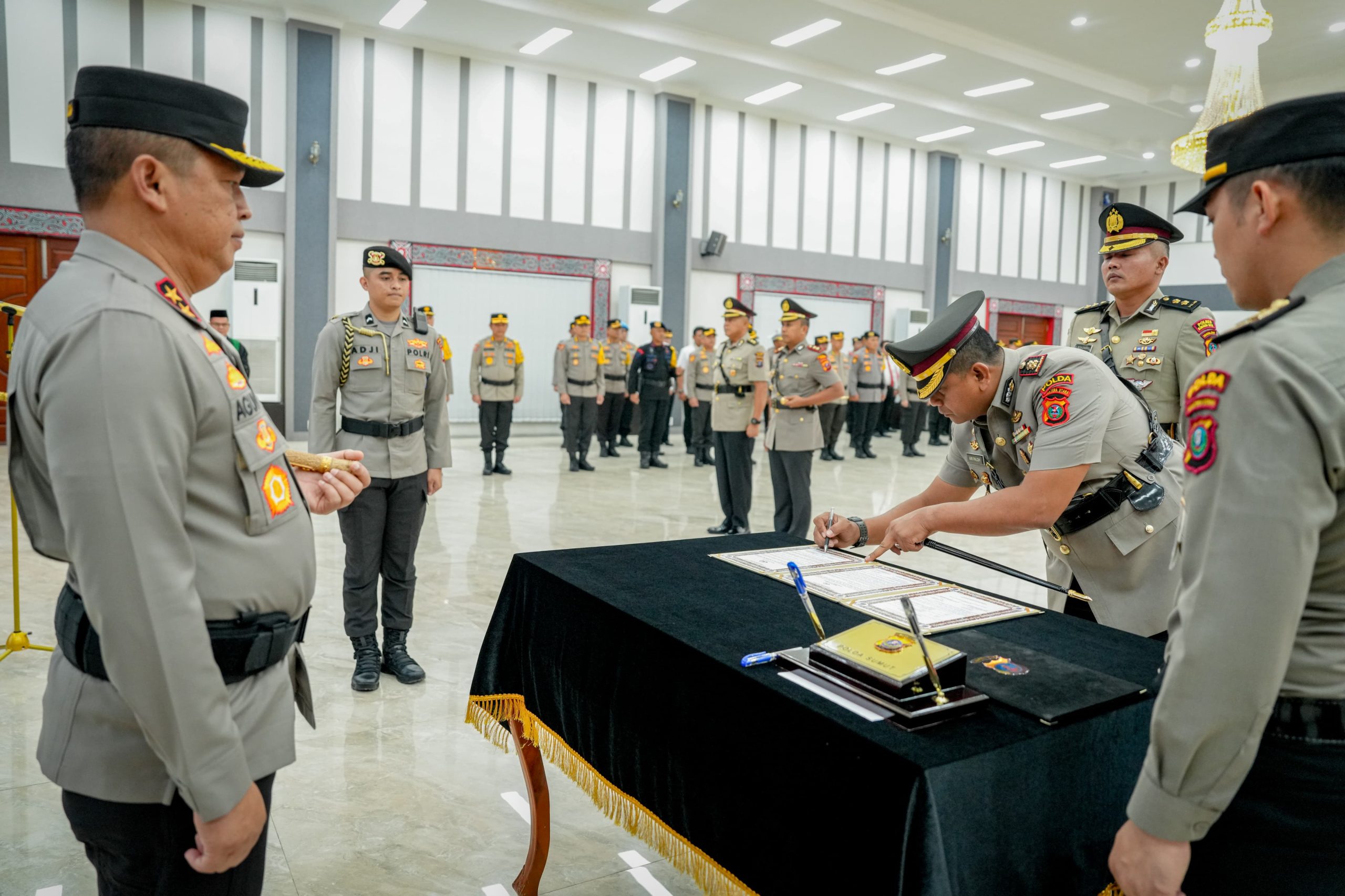 Pimpin Sertijab Kapolres Nias dan Madina, Kapolda Sumut: Wujudkan Pemeliharaan Kamtibmas Jelang Penghitungan Suara!