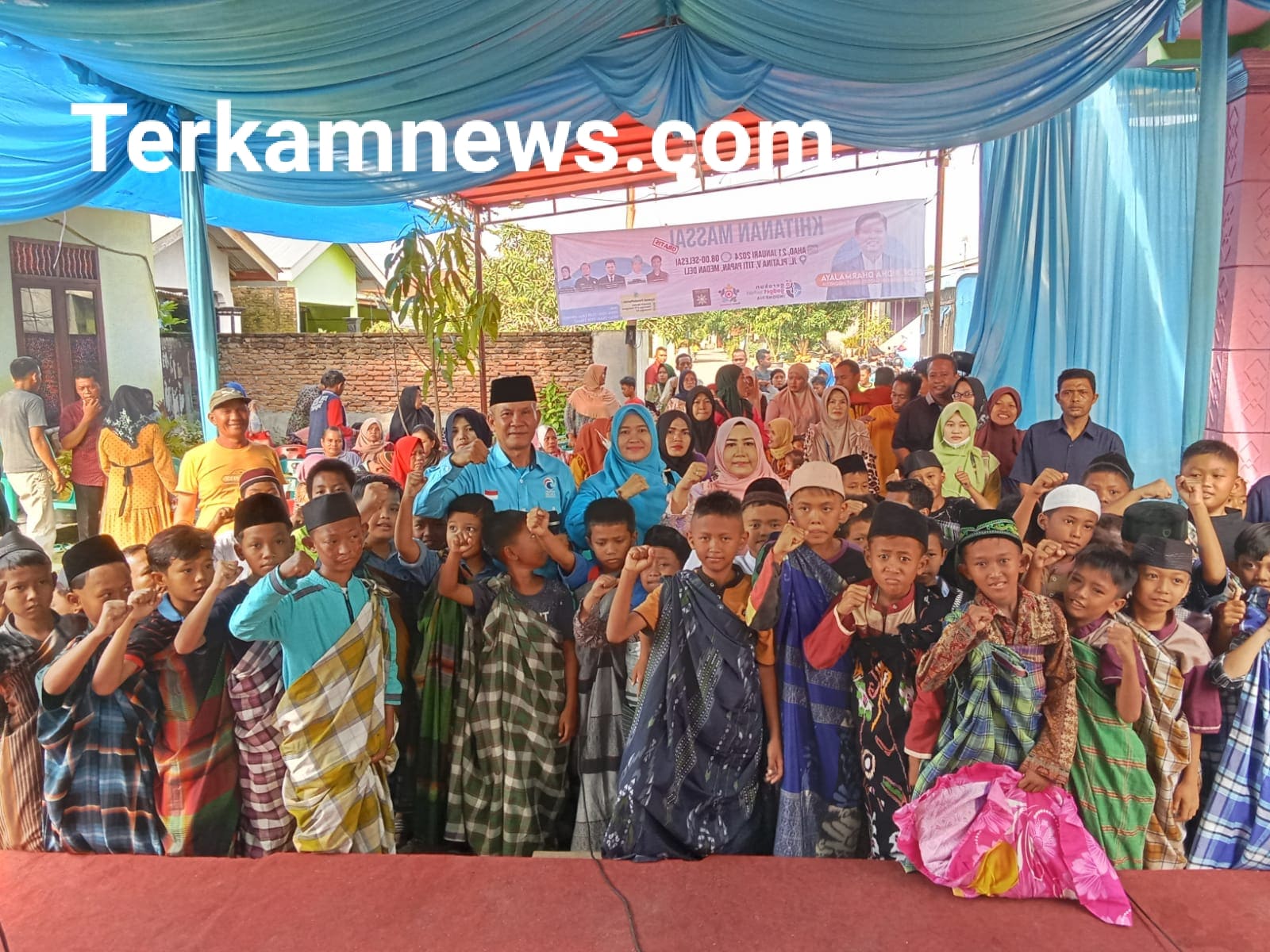 Maidawati Calon Anggota DPRD Kota Medan Sekaligus Penasehat Porsu Medan Labuhan Bhakti Sosial Khinatan Massal