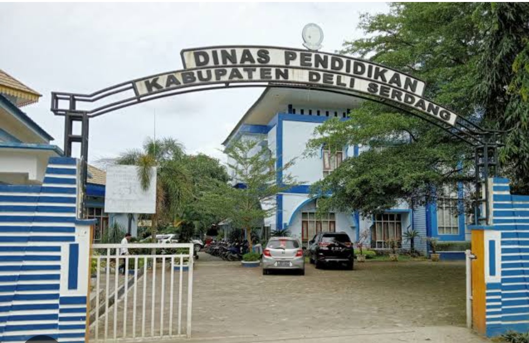 Dipaksa’ Beli Foto Bupati Seharga Rp 450 Ribu, Kepsek Dideliserdang Mengeluh